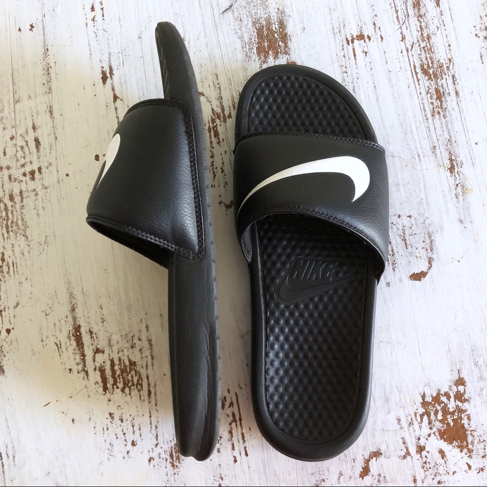 NIKE Black & white slides
